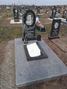Бетонирование - Гранитные Памятники Пирамида (16)