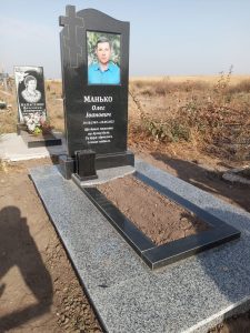 Бетонирование - Гранитные Памятники Пирамида (21)