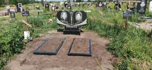 Двойной памятник (13)
