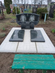 Двойной памятник (17)