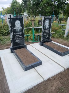 Двойной памятник (18)
