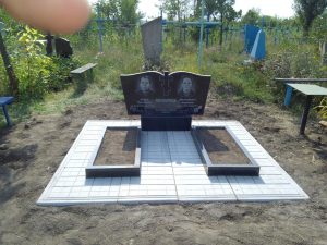 Двойной памятник (22)