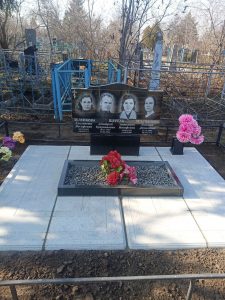 Двойной памятник