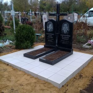 Двойной памятник (23)
